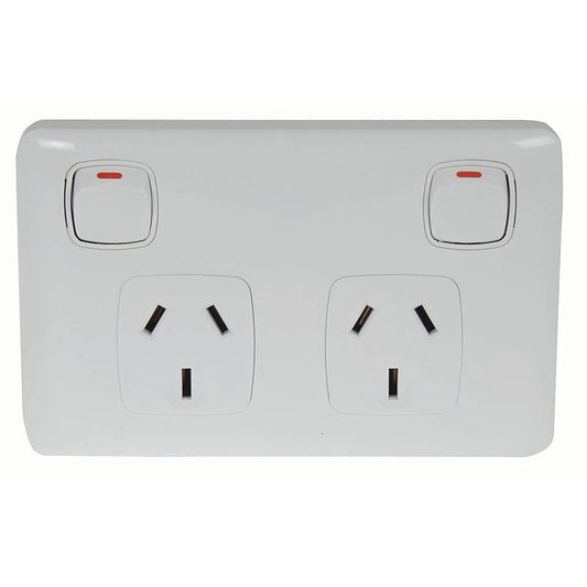SKT PWR POINT MAINS AUS DBL WHT - PS4060
