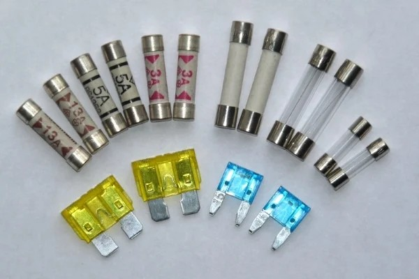 FUSES & HOLDERS